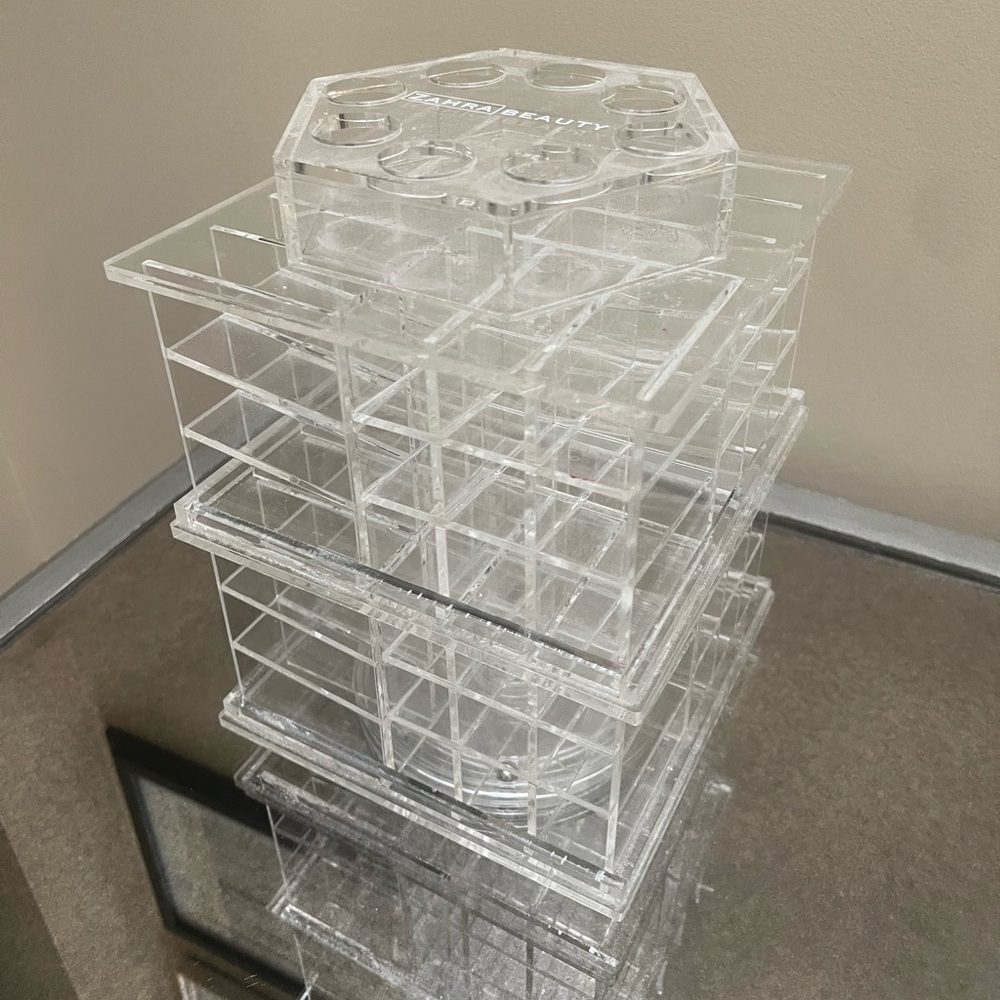 RARE ZAHRA BEAUTY Acrylic Spinning Lipstick Tower Holder Holds 81 Lipsticks